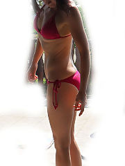 Photo 1, bikini sucks beach