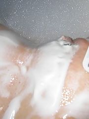 Photo 1, young mother shaving legs