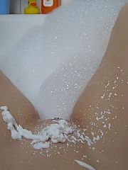 Photo 1, young mother shaving legs