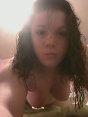 Photo 1, curvy exposing boobies