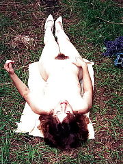 Photo 1, exposing hairy cunt outdoor