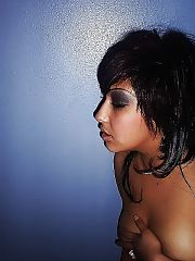 Photo 1, arab blackhaired bathroom