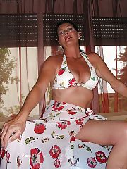 Photo 1, brunette mature milf