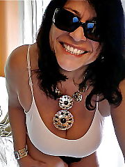 Photo 1, busty brunette mature milf