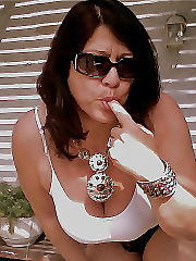 Photo 1, busty brunette mature milf
