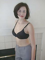 Darkhaired milf strips cam