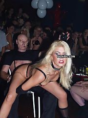 Photo 1, stripping milf mature blond