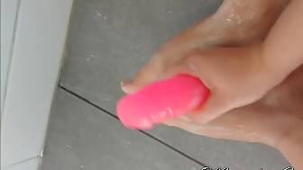 small feet toy shower