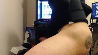 femboy wanks plug ass