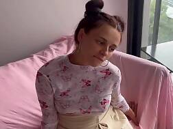 9 min - Pregnant stepdaughter seduces bang