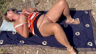 wife outdoor dildo ejaculating