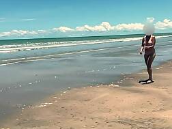 6 min - Wifey strips plays beach