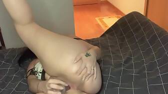 blackhaired stripping masturbating