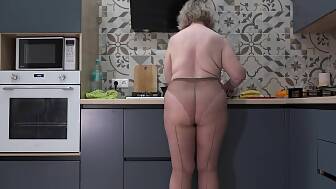curvy wife nylon pantyhose